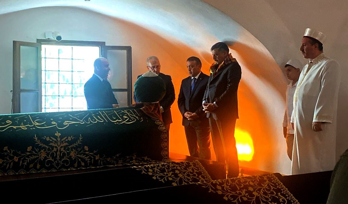 İÇİŞLERİ BAKANI MUSTAFA ÇİFTÇİ, OSMANLI DEVLETİ'NİN MANEVİ KURUCUSU ŞEYH EDEBALİ'NİN TÜRBESİNİ ZİYARET ETTİ.
