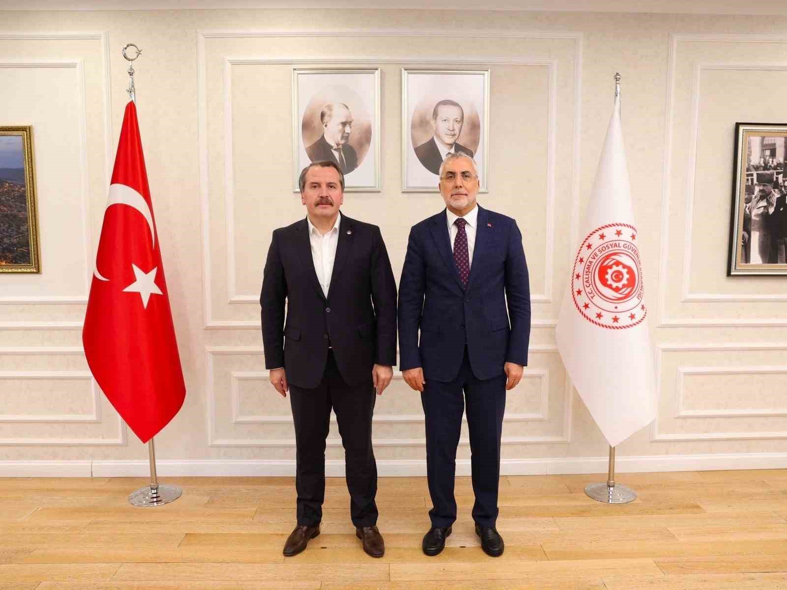 ÇALIŞMA VE SOSYAL GÜVENLİK BAKANI SAYIN VEDAT IŞIKHAN, MEMUR-SEN KONFEDERASYONU GENEL BAŞKANI ALİ YALÇIN İLE BİR ARAYA GELDİ.