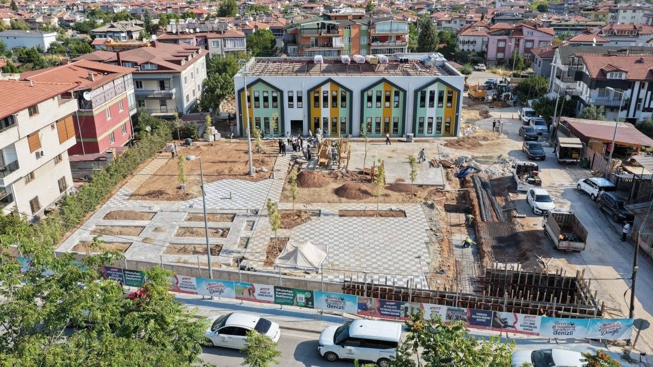 DENİZLİ BÜYÜKŞEHİR BELEDİYE BAŞKANI BÜLENT NURİ ÇAVUŞOĞLU, ULAŞIMDAN EĞİTİME, SPORDAN SOSYAL HAYATA KADAR KENTİN DÖRT BİR YANINDA HAYATA GEÇİRİLEN YAPISAL PROJELERİ SAHADA İNCELEDİ; DENİZLİ’NİN SORUNLARINI ERTELEMEDEN, ÇÖZÜM ODAKLI YATIRIMLARLA GELECEĞE HAZIRLANDIKLARINI VURGULADI.