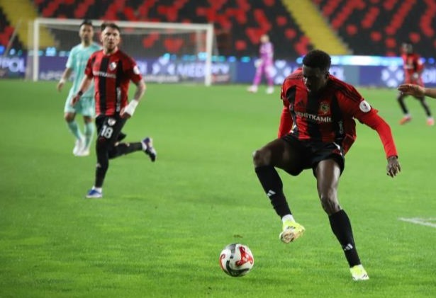 TRENDYOL SÜPER LİG EKİPLERİNDEN SAMSUNSPOR’UN BAŞKANI YÜKSEL YILDIRIM, MOHAMAD BAYO TRANSFERİNİ TAMAMLADIKLARINI, FRANSA FUTBOL FEDERASYONU’NUN SİSTEMİ AÇILDIKTAN SONRA EVRAKLARIN YÜKLENMESİYLE TRANSFERİN RESMİYET KAZANACAĞINI SÖYLEDİ.