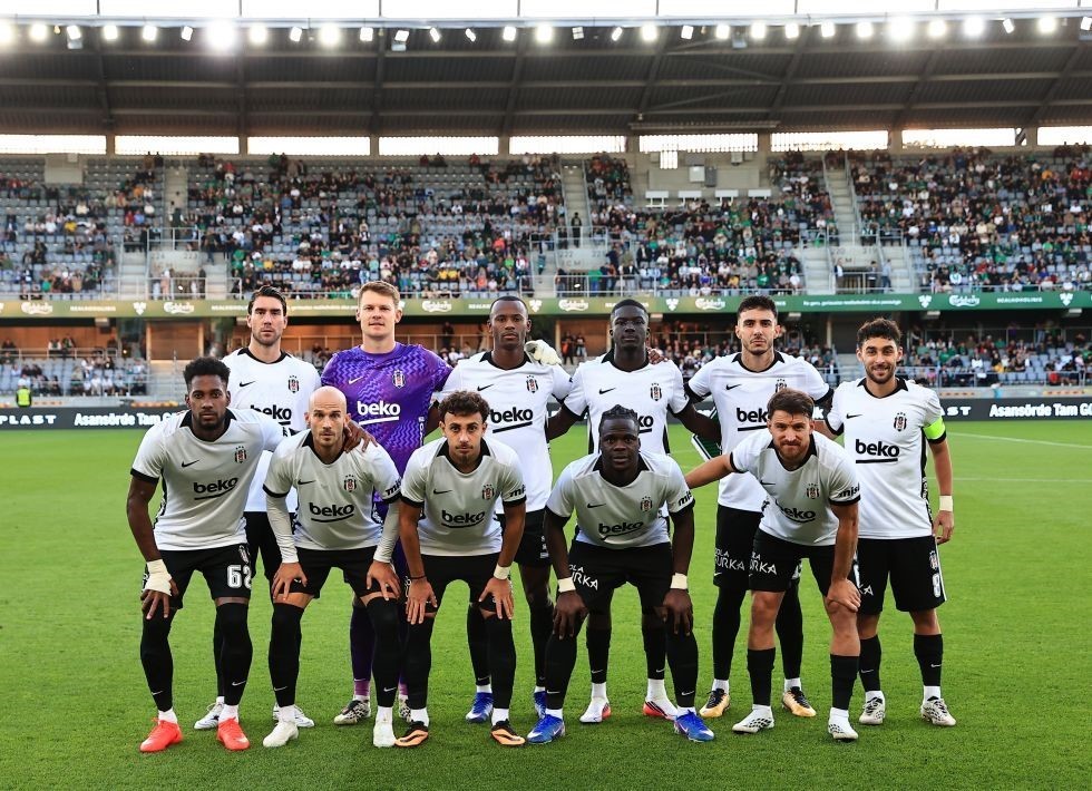 BEŞİKTAŞ, 2026-2027 FUTBOL SEZONUNUN BİRİNCİ TRANSFER DÖNEMİNDE 10 OYUNCUYU KADROSUNA KATARKEN 16 OYUNCUYLA DA YOLLARINI AYIRDI.