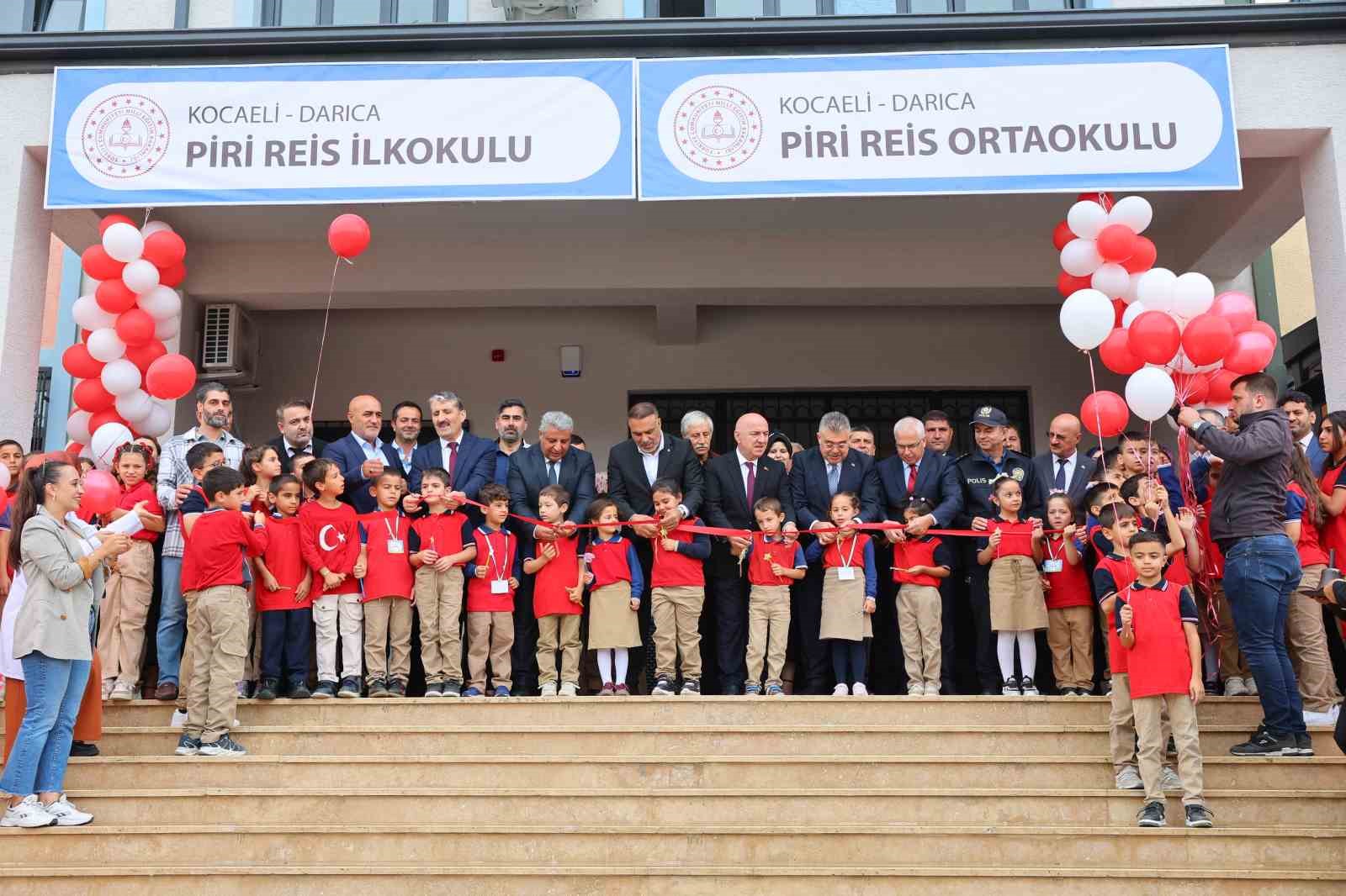 DARICA BELEDİYESİ, EĞİTİME YÖNELİK YATIRIMLARI KAPSAMINDA PİRİ REİS MAHALLESİ'NİN ÖNEMLİ İHTİYAÇLARINDAN BİRİ OLAN PİRİ REİS İLK VE ORTAOKULUNU HİZMETE AÇTI.