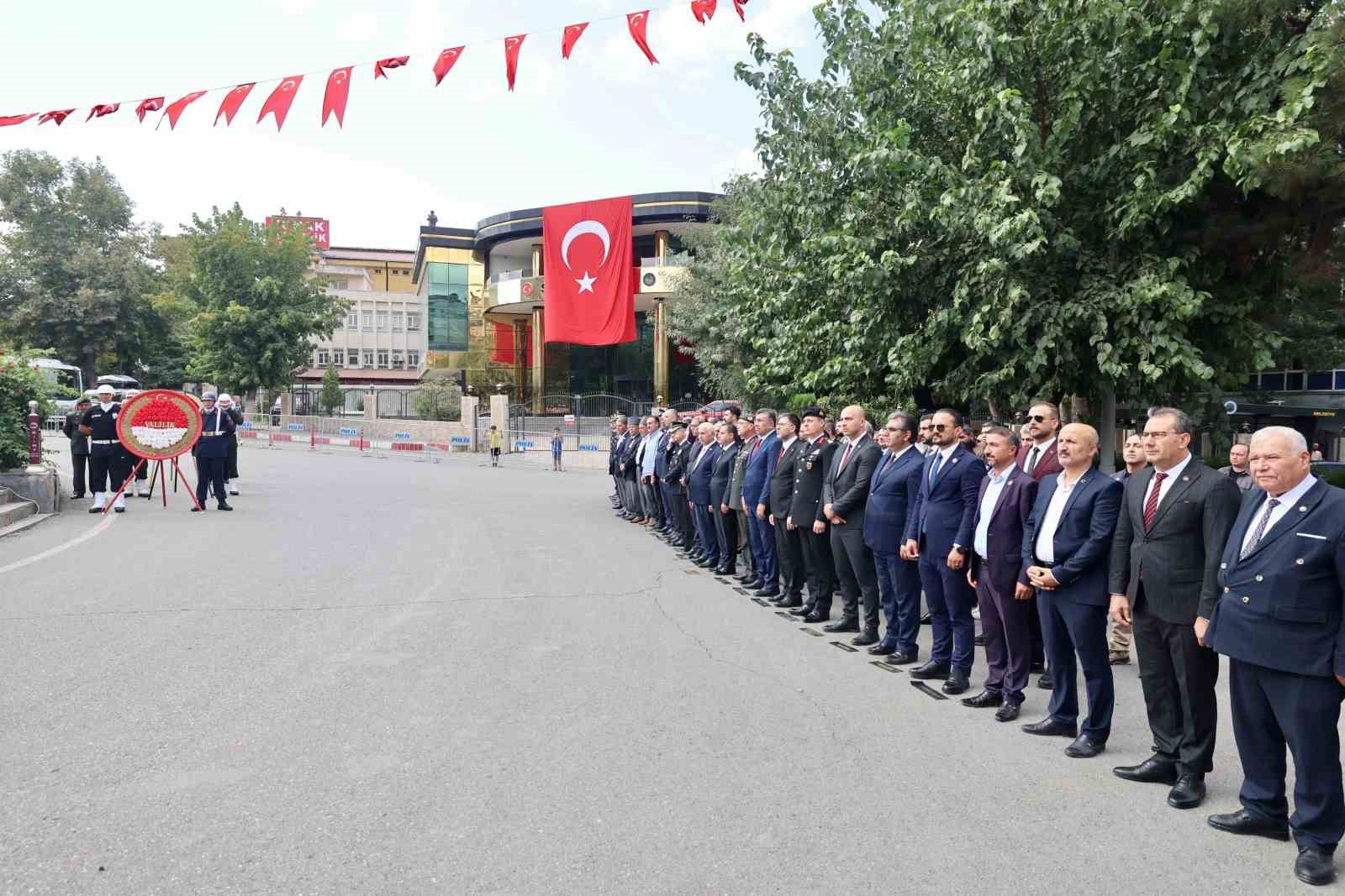 19 EYLÜL GAZİLER GÜNÜ, SİİRT'TE DÜZENLENEN TÖREN VE ÇEŞİTLİ PROGRAMLARLA KUTLANDI.
