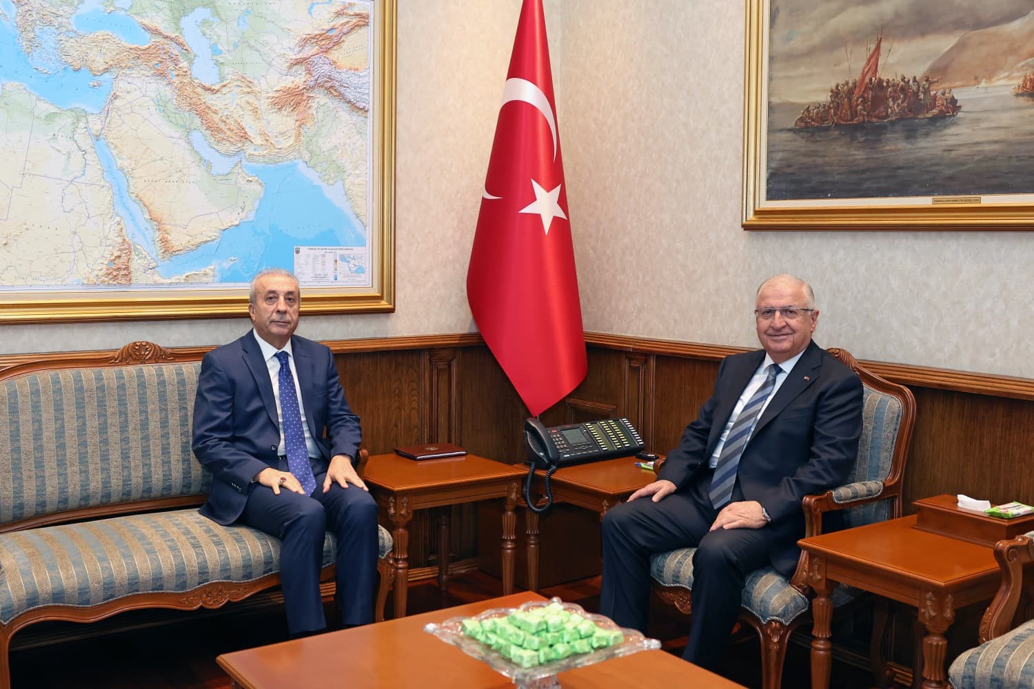 MİLLİ SAVUNMA BAKANI YAŞAR GÜLER (SAĞDA); BİRLEŞMİŞ MİLLETLER GIDA VE TARIM ÖRGÜTÜ (FAO) GENEL DİREKTÖRLÜĞÜNE TÜRKİYE TARAFINDAN ADAY GÖSTERİLEN MEHDİ EKER(SOLDA) İLE BİR ARAYA GELDİ.