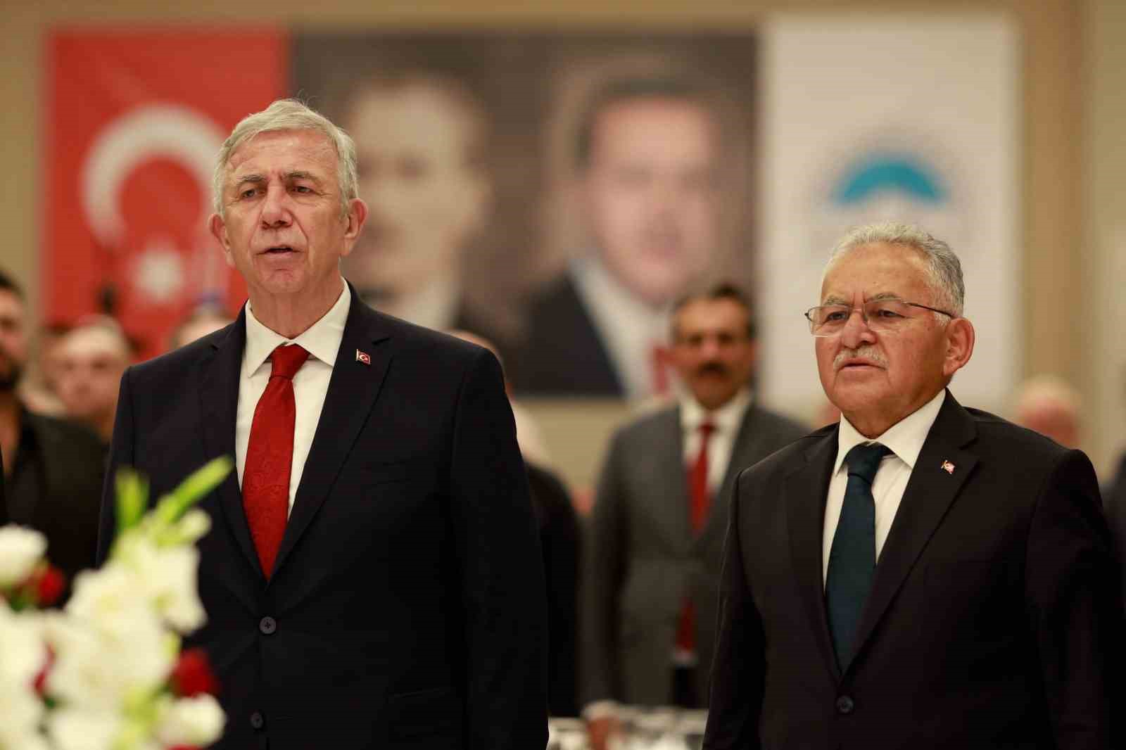 TKB'NİN 2026 YILI OLAĞAN 2. MECLİS TOPLANTISI, KAYSERİ BÜYÜKŞEHİR BELEDİYESİ'NİN EV SAHİPLİĞİNDE BAŞLADI. BİR OTELDE DÜZENLENEN TOPLANTI, SAYGI DURUŞU VE İSTİKLAL MARŞI'NIN OKUNMASININ ARDINDAN BAŞLADI.