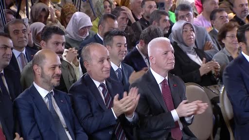 Bakan Kurum: "Evini ve işyerini TOKİ'den alanlar için bir müjdemiz var. Borcunun tamamını peşin kapatanlara yüzde 25 indirim yapacağız"