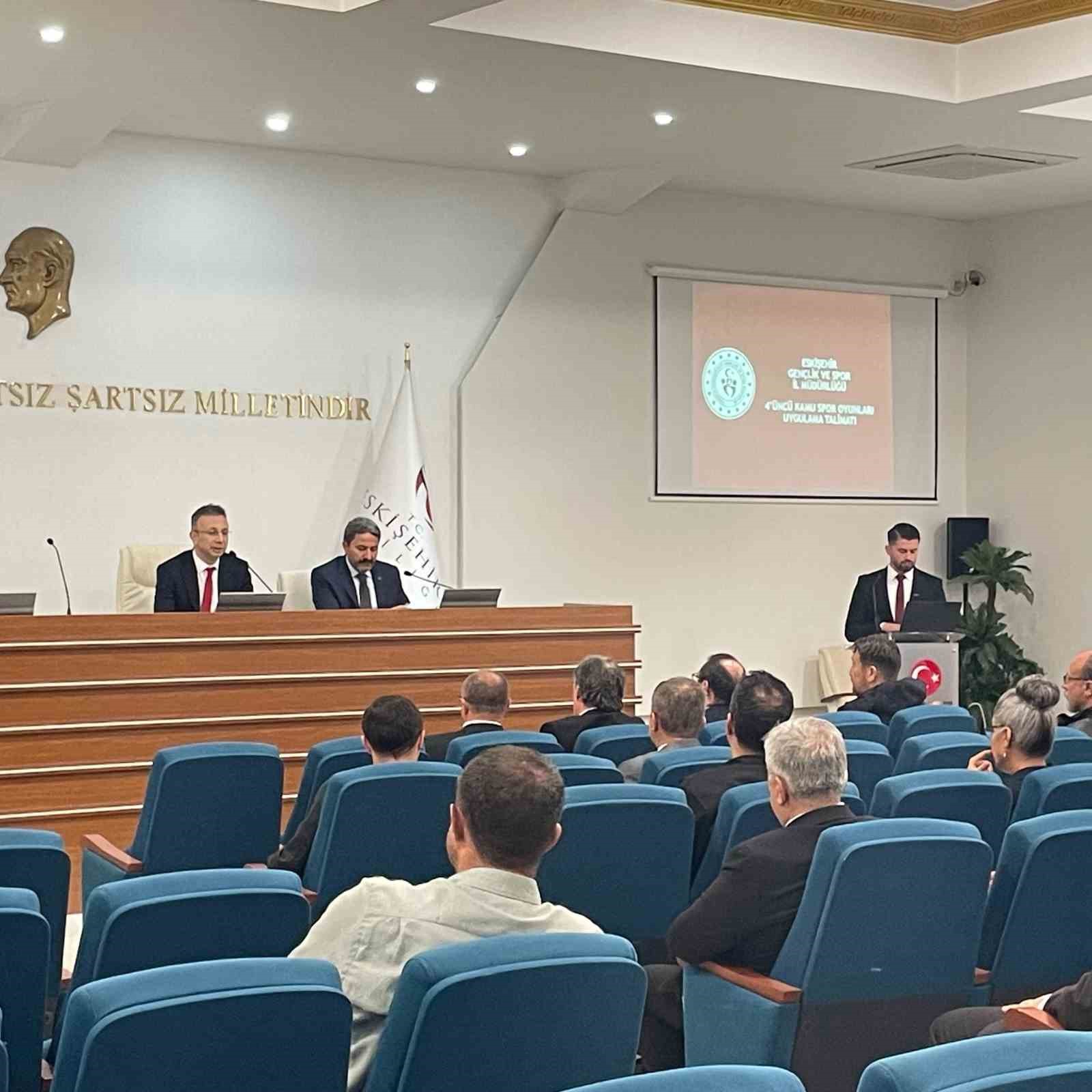 ESKİŞEHİR GENÇLİK VE SPOR İL MÜDÜRLÜĞÜ, BU YIL 4'ÜNCÜ KEZ DÜZENLENECEK KAMU SPOR OYUNLARI KAPSAMINDA İSTİŞARE TOPLANTISI GERÇEKLEŞTİRDİ.