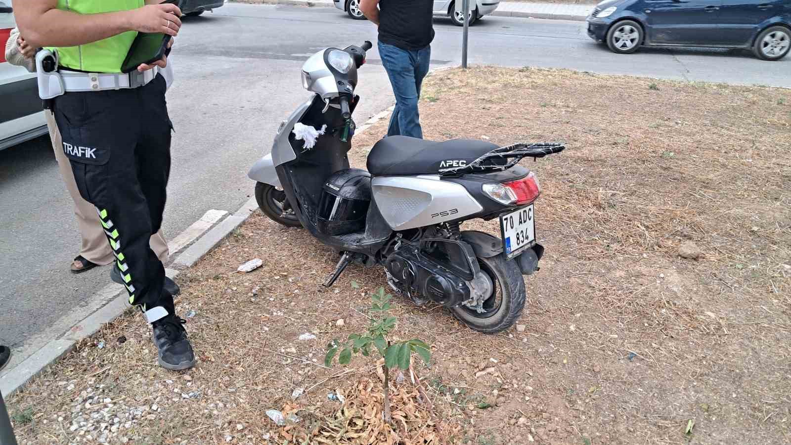 KARAMAN'DA OTOMOBİLLE ÇARPIŞAN MOTOSİKLETİN SÜRÜCÜSÜ YARALANDI.