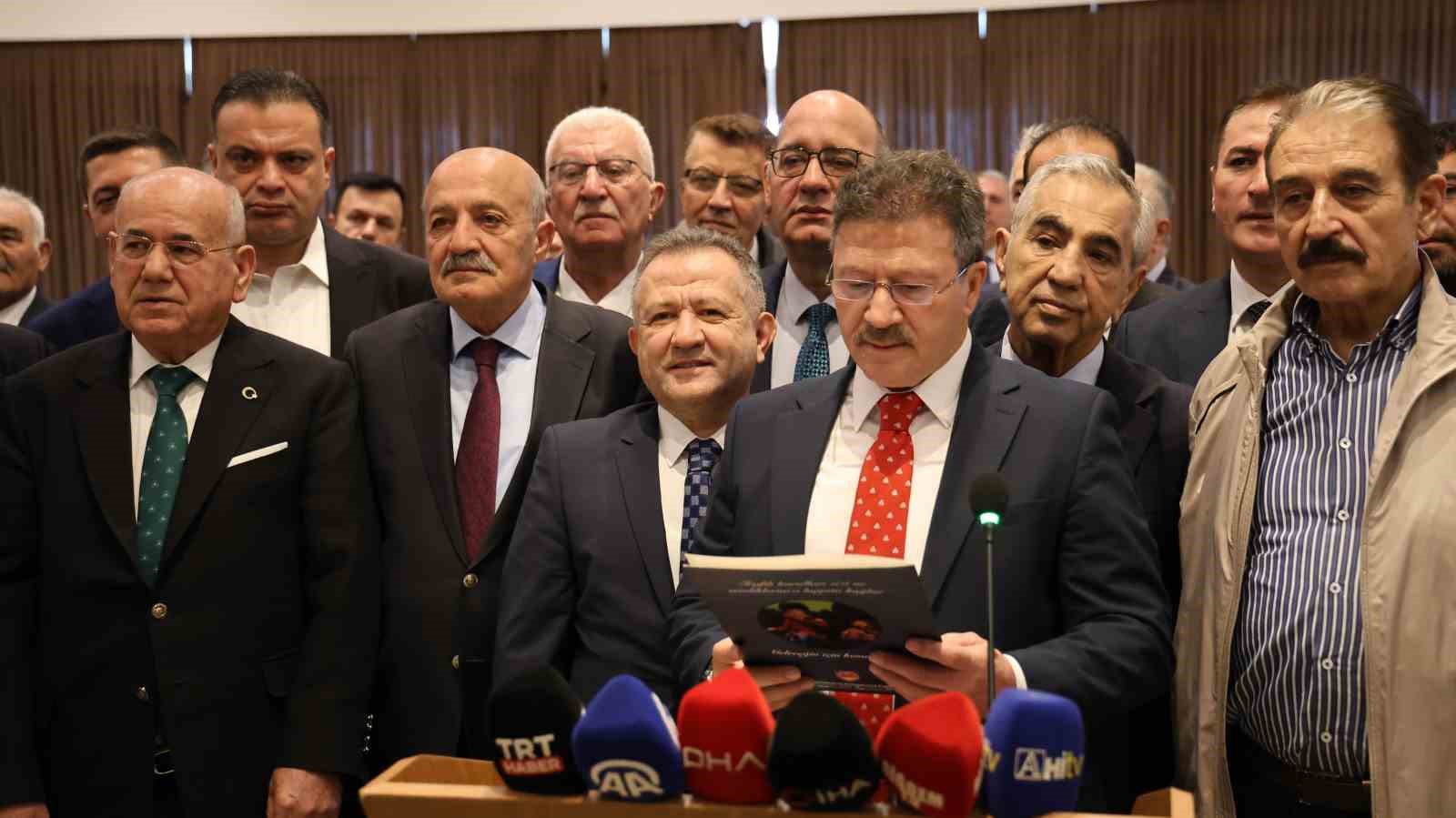 TÜRKİYE ESNAF VE SANATKARLARI KONFEDERASYONU (TESK) GENEL BAŞKAN ADAYI VE TÜRKİYE ŞOFÖRLER VE OTOMOBİLCİLER FEDERASYONU (TŞOF) GENEL BAŞKANI MEHMET YİĞİNER, ESNAF VE SANATKARLAR ODALARI BİRLİĞİ VE FEDERASYON BAŞKANLARININ KATILIMIYLA GERÇEKLEŞTİRİLEN İSTİŞARE VE DEĞERLENDİRME TOPLANTISININ ARDINDAN 