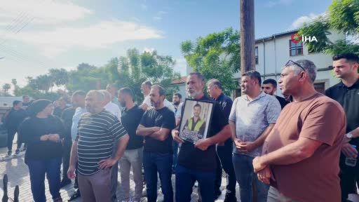 Kuzey Kıbrıs Türk Cumhuriyeti'nde (KKTC) meydana gelen Filo Jet deniz faciasının ardından gözaltına alınan 9 zanlı 4'üncü kez hakim karşısına çıkacak. Mahkeme önünde toplanan kayıp yakınları zanlıları protesto etti.