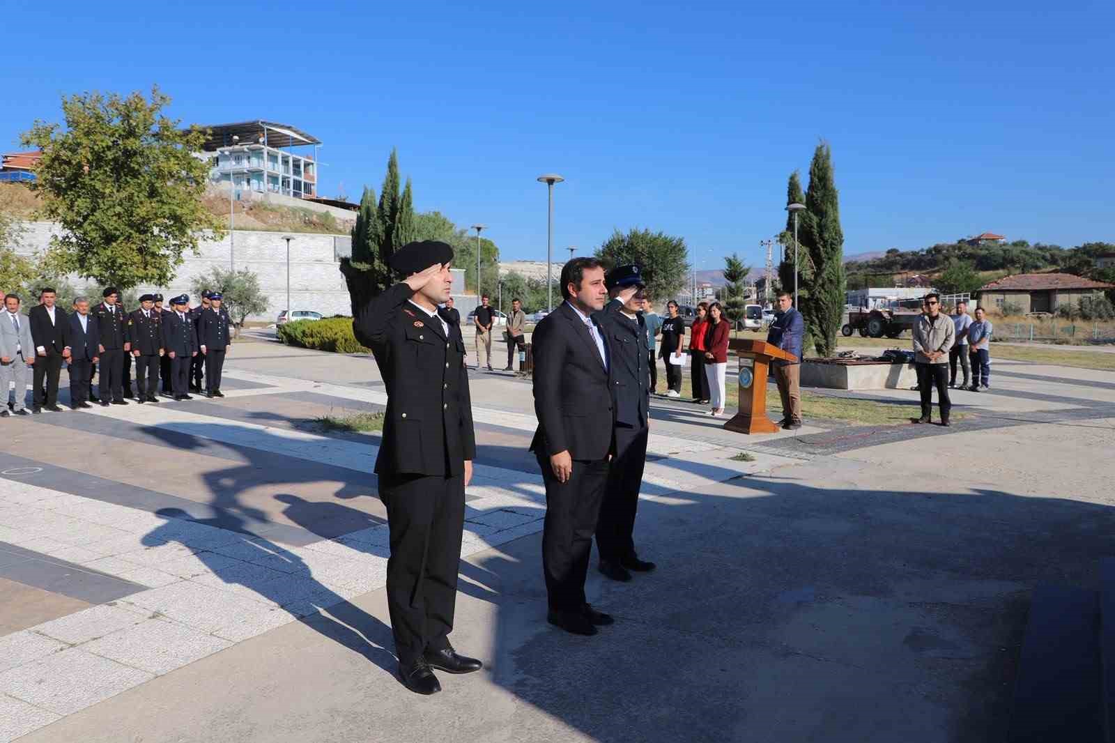 MANİSA’NIN SELENDİ İLÇESİNDE 19 EYLÜL GAZİLER GÜNÜ, DÜZENLENEN TÖREN VE ÇEŞİTLİ ETKİNLİKLERLE KUTLANDI.