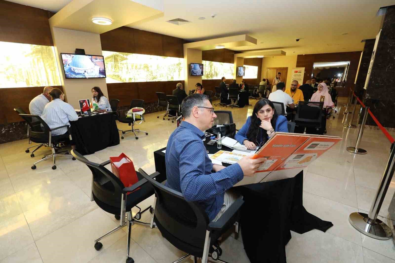 GÜNEYDOĞU ANADOLU KURU MEYVE VE MAMULLERİ İHRACATÇILARI BİRLİĞİ, TÜRK KURU MEYVELERİNİN HİNDİSTAN PAZARINDAKİ PAYINI ARTIRMAK AMACIYLA HİNTLİ İTHALATÇILARI GAZİANTEP'TE TÜRK İHRACATÇILARLA BULUŞTURDU.