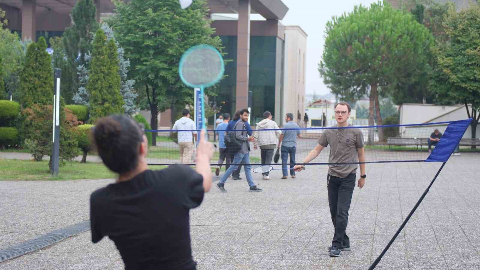 YILDIRIM BELEDİYESİ, TÜRKİYE’NİN DÖRT BİR YANINDAN ÜNİVERSİTE OKUMAK İÇİN BURSA’YA GELEN ÖĞRENCİLERİ AKADEMİK HAYATLARININ İLK GÜNÜNDE YALNIZ BIRAKMADI.
