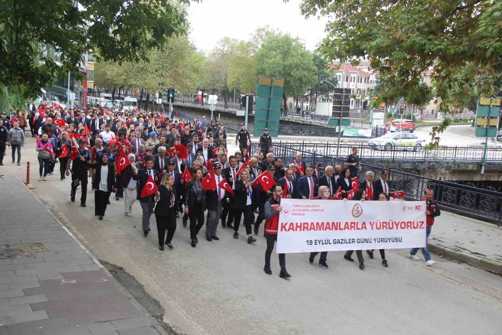 KASTAMONU’DA 19 EYLÜL GAZİLER GÜNÜ ETKİNLİKLERİ KAPSAMINDA DÜZENLENEN “KAHRAMANLARLA KARDEŞLİK YOLUNDA 19 EYLÜL GAZİLER GÜNÜ YÜRÜYÜŞÜ”, KOMANDOLARINDA KATILIMIYLA GERÇEKLEŞTİRİLDİ.
