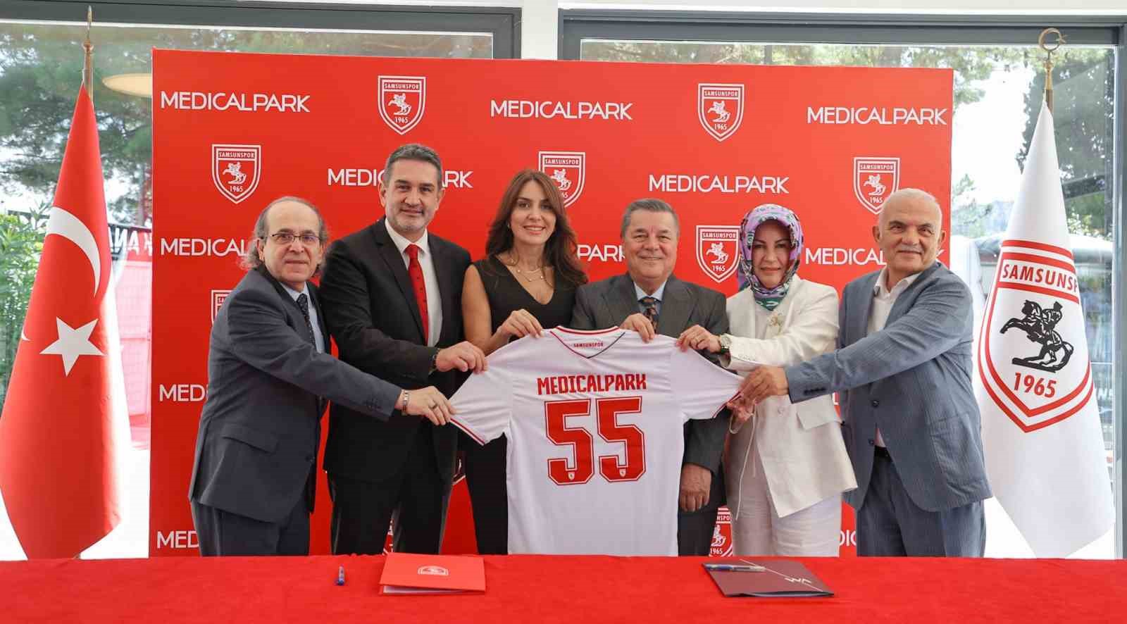 SAMSUNSPOR İLE MEDİCAL PARK VE LİV HOSPİTAL ARASINDAKİ UZUN YILLARDIR DEVAM EDEN SAĞLIK SPONSORLUĞU İŞ BİRLİĞİ, 2026-2027 SEZONUNDA DA YENİLENDİ.