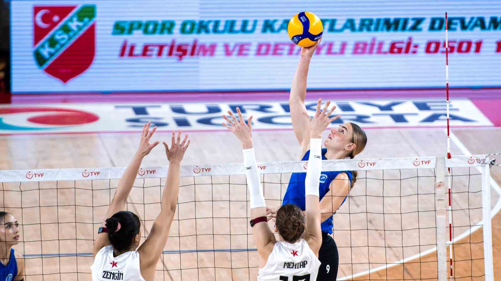 AYDIN BÜYÜKŞEHİR BELEDİYESPOR, YENİ SEZON HAZIRLIKLARI KAPSAMINDA KARŞIYAKA’NIN DÜZENLEDİĞİ VOLEYBOL TURNUVASINDAKİ İKİNCİ MAÇINDA KUZEYBORU MAXİPIPE’A 3-1 MAĞLUP OLDU.