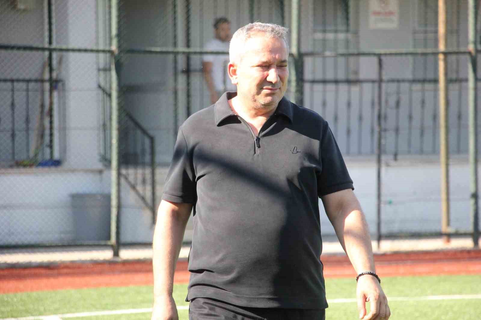 TFF NESİNE 3. LİG 2. GRUPTA MÜCADELE EDEN DENİZLİ İDMAN YURDU 1959’DA KURUCU BAŞKAN İBRAHİM GÜREL’DEN İLK 2 HAFTADA ALINAN 1 PUANA DİKKAT ÇEKİLEREK YÖNETİME İSTİFA ÇAĞRISI GELDİ. BAŞKAN GÜREL KENDİ İSTİFASININ HAZIR OLDUĞUNU BELİRTEREK VAKİT GEÇ OLMADAN MEVCUT YÖNETİMİN TÜM EKİBİYLE BİRLİKTE İSTİFAS