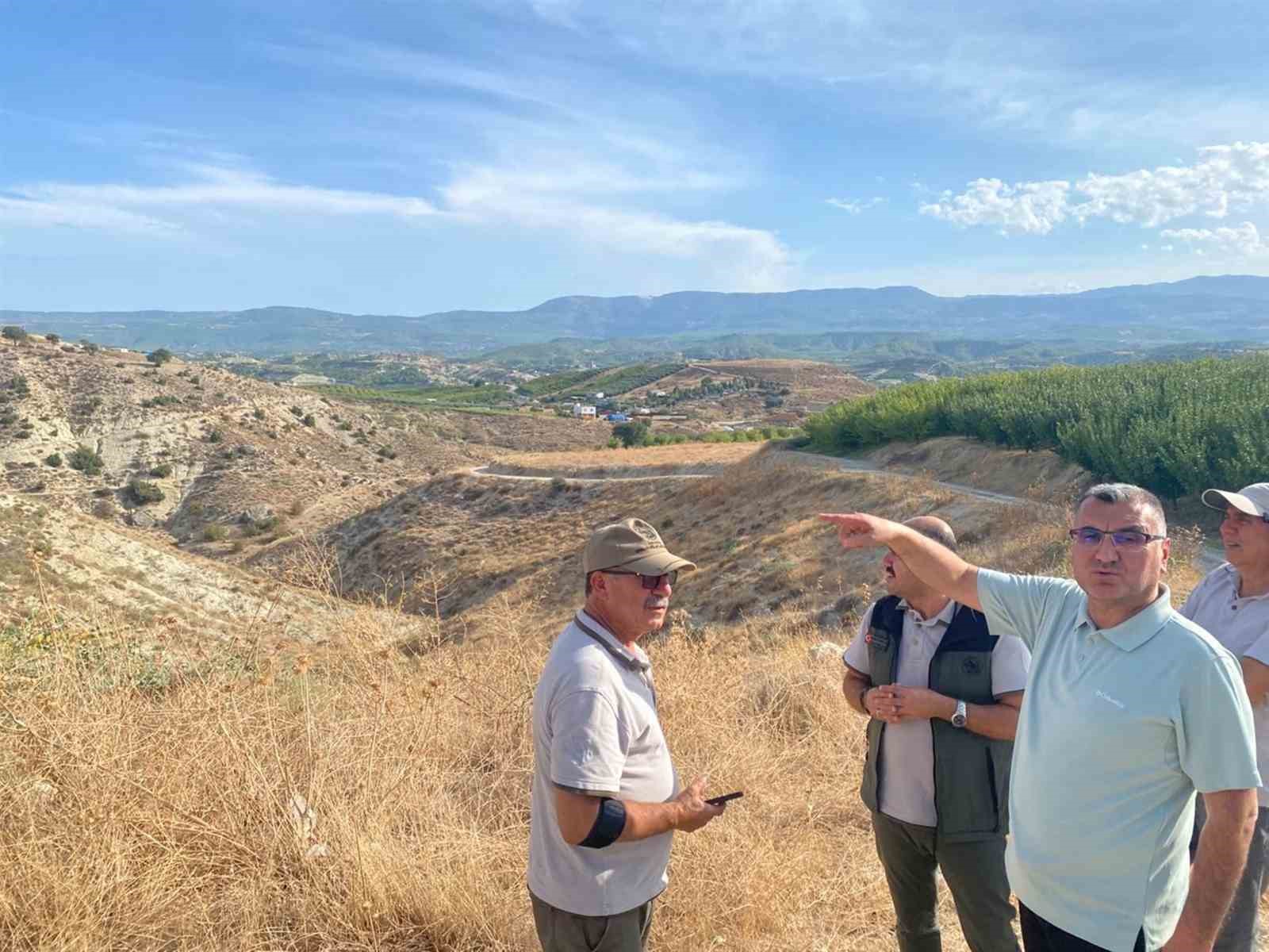 MUT ORMAN İŞLETME MÜDÜRLÜĞÜ SORUMLULUK ALANINDA, ORMAN KÖYLÜLERİNİN KALKINMASINA KATKI SAĞLAMAK AMACIYLA 475 HEKTAR ALANDA 62 BİN ADET ZEYTİN FİDANI TOPRAKLA BULUŞTURULARAK GELİR GETİRİCİ TÜR ZEYTİN AĞAÇLANDIRMASI GERÇEKLEŞTİRİLDİ.