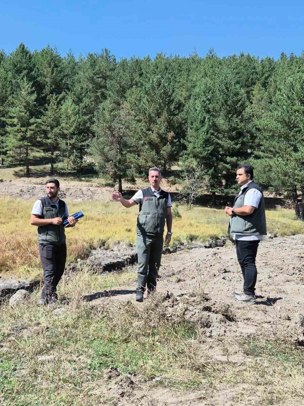 SARIKAMIŞ ŞEHİTLERİ ORMAN PARKI’NDA YENİ DÖNEM: DOĞAYLA İÇ İÇE REKREASYON ALANI İÇİN ÇALIŞMALAR DEĞERLENDİRİLDİ(KARS-İHA)