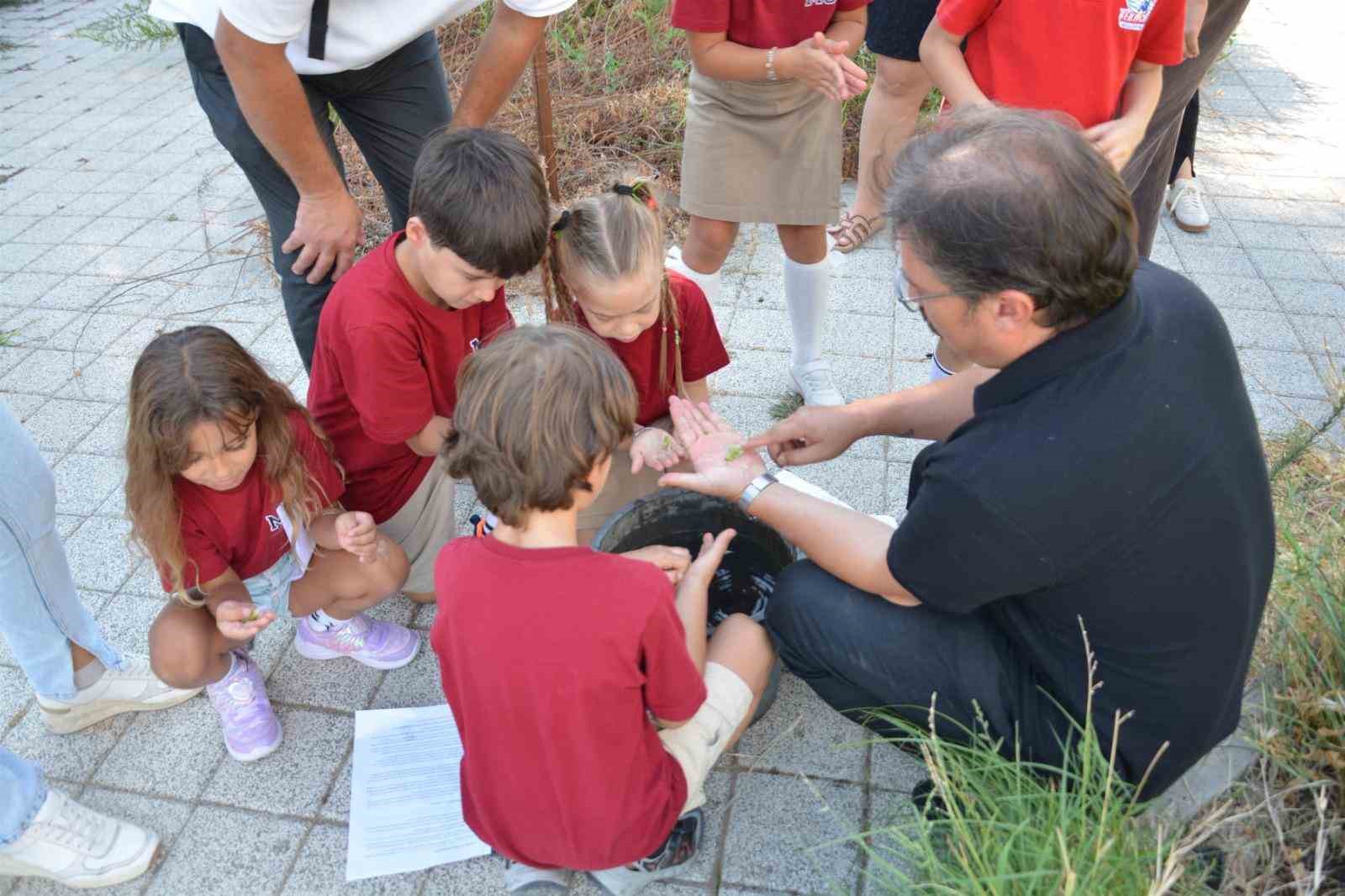 TEKNOFEST 2026'DA "İNSANLIK YARARINA TEKNOLOJİLER" KATEGORİSİNDE FİNALE YÜKSELEN İLKOKUL ÖĞRENCİLERİNDEN OLUŞAN "TEKNO EDREMİT" TAKIMI, BALIKESİR ÇİFTÇİ EĞİTİM MERKEZİ'Nİ (BAÇEM) ZİYARET ETTİ.