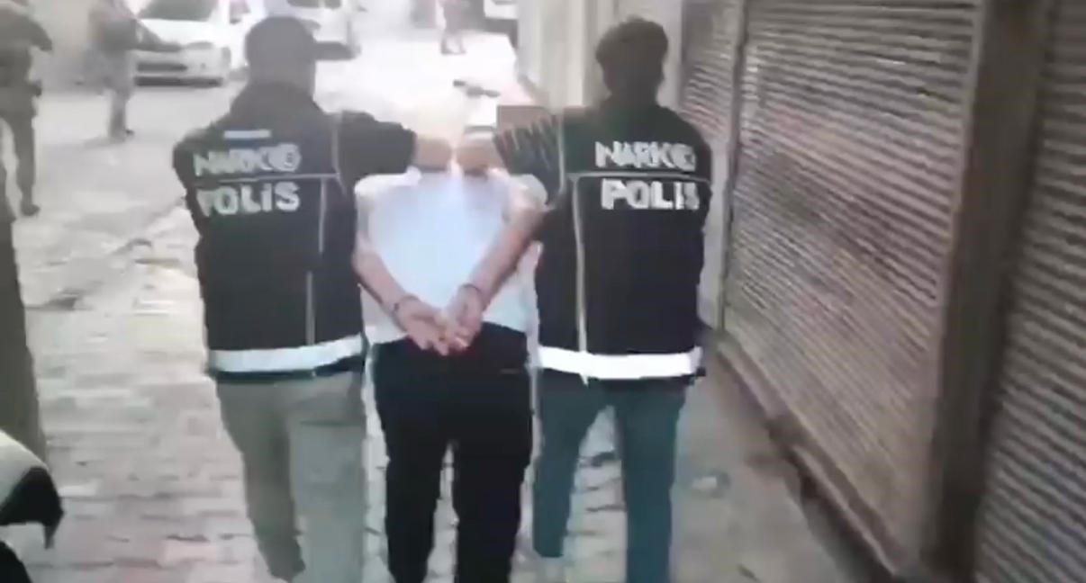 DİYARBAKIR'DA DÜZENLENEN "SOKAKLAR GÜVENDE" OPERASYONUNDA 26 ŞAHIS TUTUKLANDI.