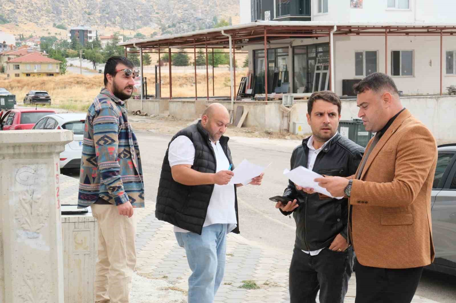 ESKİŞEHİR'DE OSMANGAZİ ELEKTRİK DAĞITIM A.Ş. (OEDAŞ) VE SİVRİHİSAR BELEDİYESİ İŞ BİRLİĞİNDE HIZIRBEY MAHALLESİ'NDEKİ YENİ YAPILAŞMANIN YOĞUNLAŞTIĞI CADDELERDE ELEKTRİK ALTYAPISINI MODERNİZE EDECEK ÇALIŞMALAR BAŞLATILIYOR.