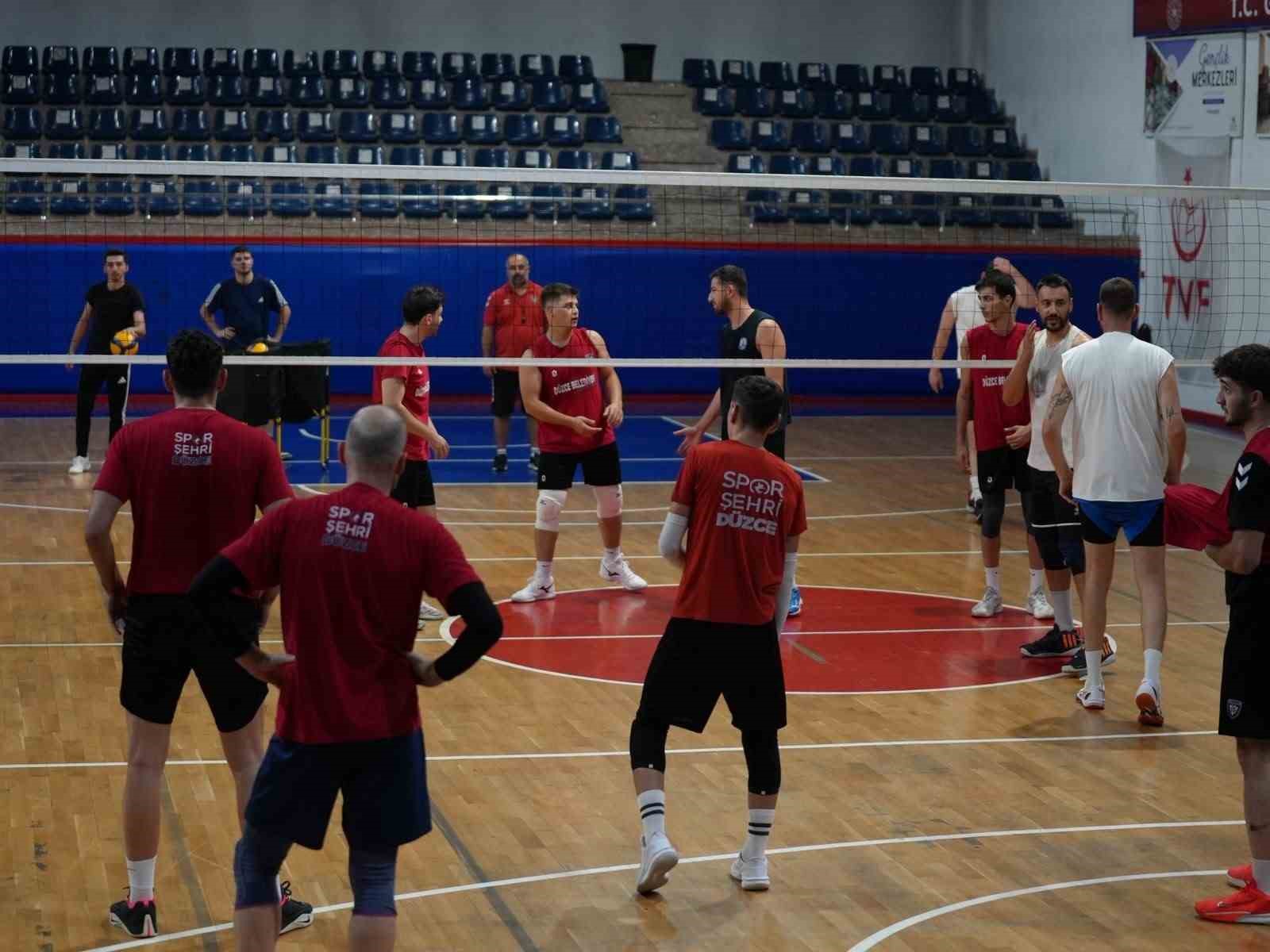 TÜRKİYE VOLEYBOL FEDERASYONU (TVF) ERKEKLER 1. LİGİ EKİPLERİNDEN DÜZCE BELEDİYESİ SPOR AKADEMİSİ ERKEK VOLEYBOL TAKIMI, 4 EKİM'DE BAŞLAYACAK YENİ SEZON ÖNCESİ HAZIRLIKLARINA DEVAM EDİYOR.