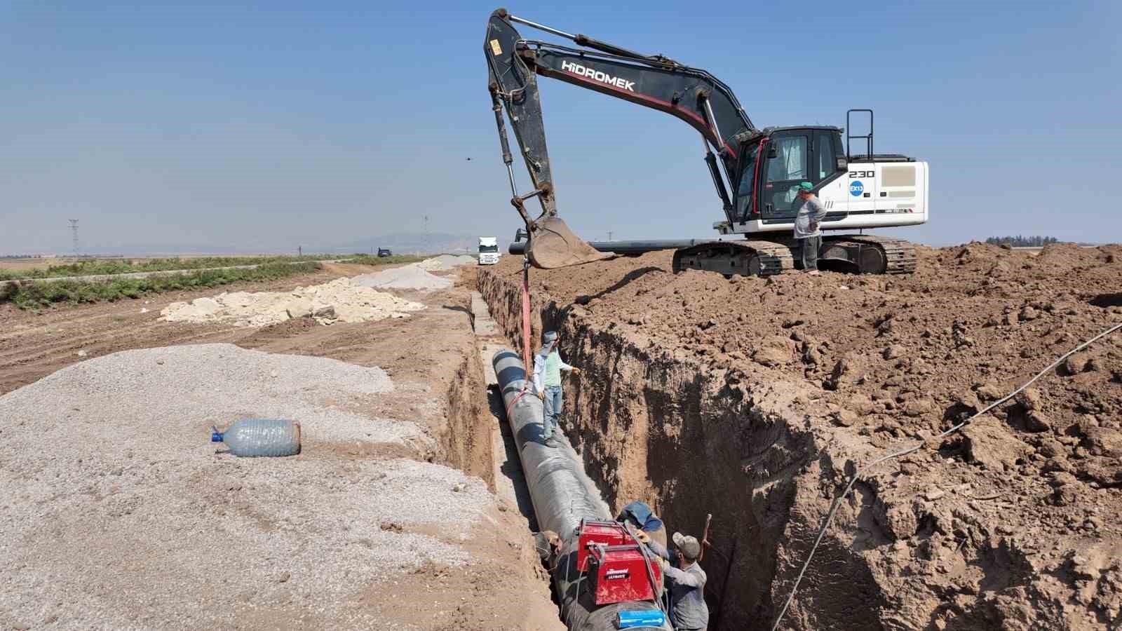 GÖLBAŞI İÇME SUYU PROJESİ KAPSAMINDA DEVAM EDEN İLETİM HATTI VE ALTYAPI ÇALIŞMALARINDAN GÖRÜNTÜLER.