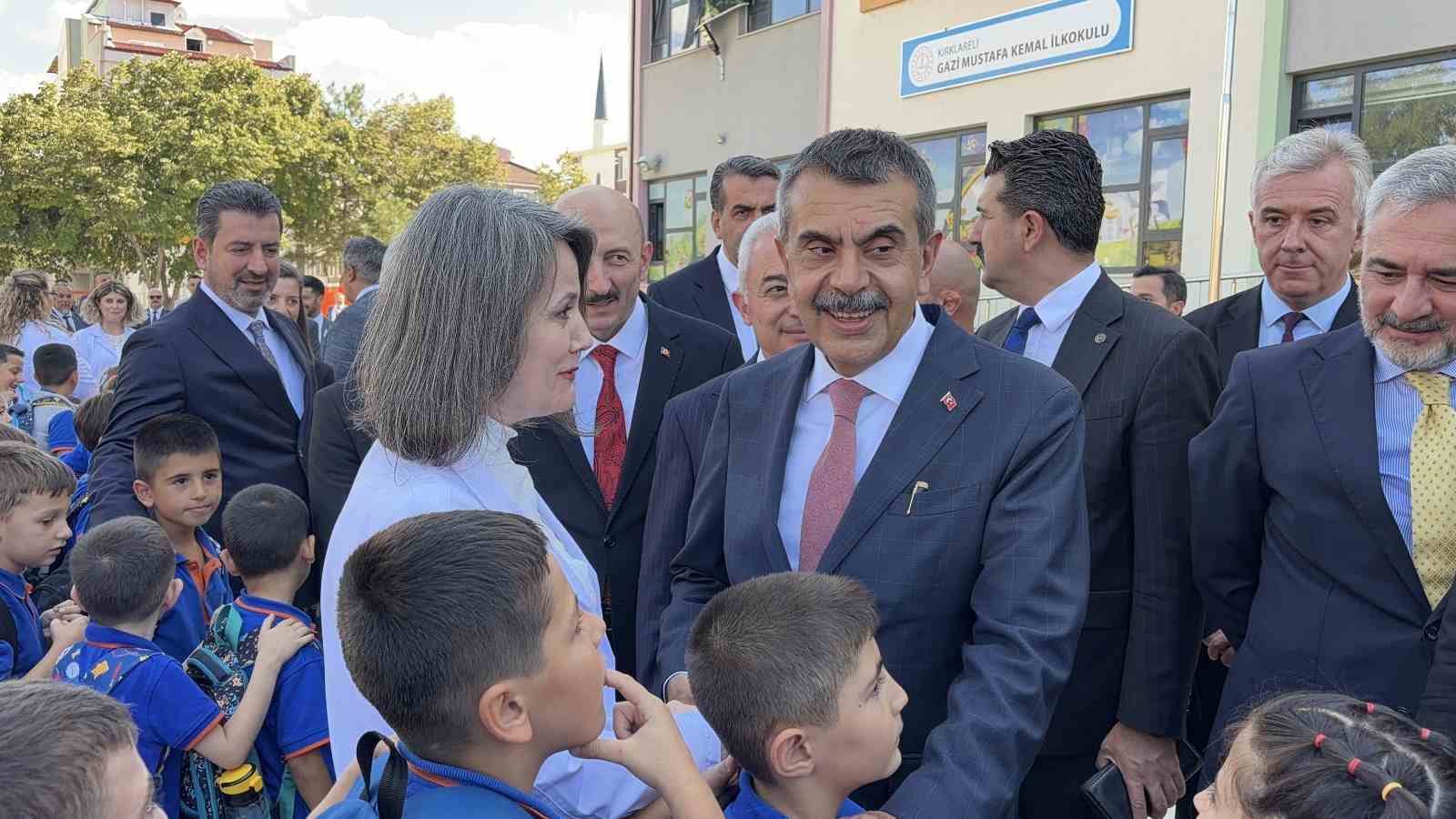 MİLLİ EĞİTİM BAKANI YUSUF TEKİN, KIRKLARELİ’NDE ÖĞRENCİLER VE ÖĞRETMENLERLE BİR ARAYA GELDİ.