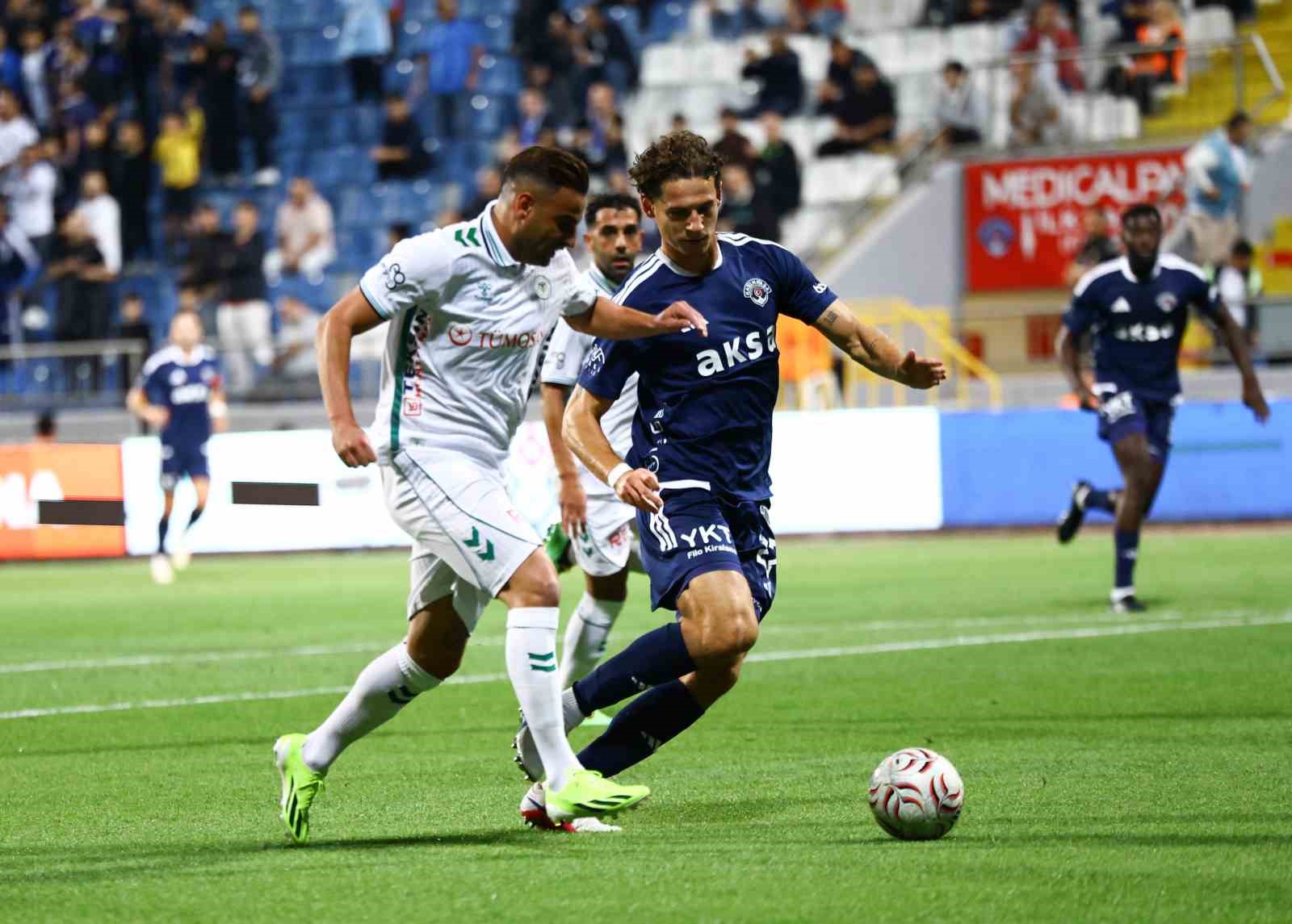 TRENDYOL SÜPER LİG'İN 6. HAFTASINDA KASIMPAŞA, SAHASINDA KONYASPOR İLE KARŞILAŞIYOR. MÜCADELENİN 15 DAKİKASI GOLSÜZ EŞİTLİKLE GEÇİLDİ.