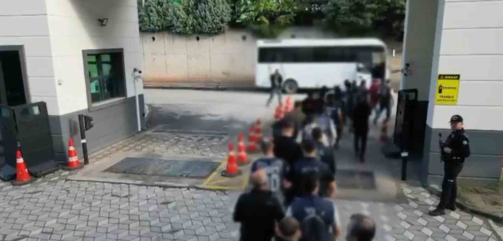 KOCAELİ MERKEZLİ 7 İLDE YASA DIŞI BAHİS VE KUMAR SİTELERİNE YÖNELİK DÜZENLENEN EŞ ZAMANLI OPERASYONDA GÖZALTINA ALINAN 33 ŞÜPHELİDEN 25’İ TUTUKLANDI.