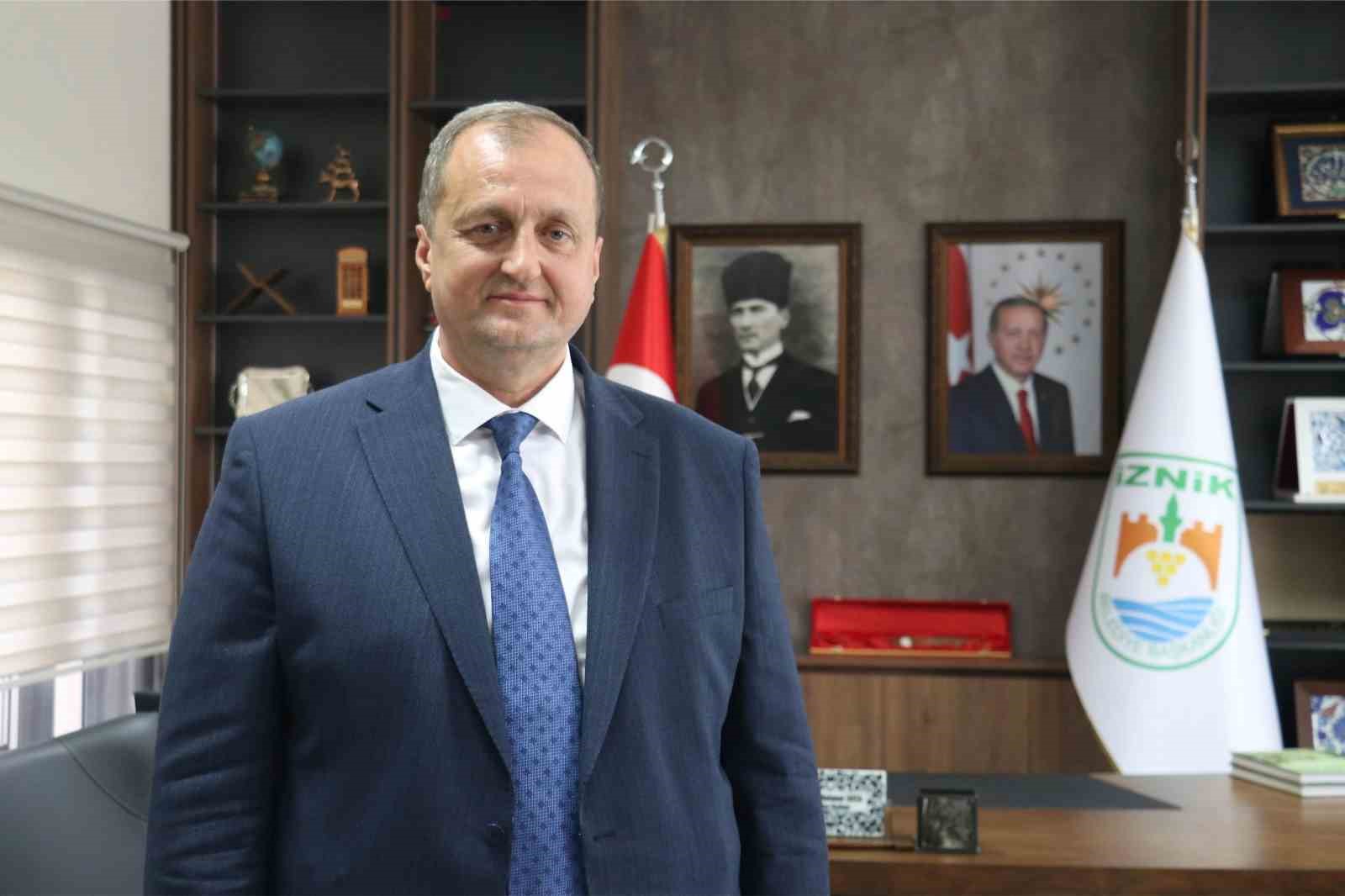 ORC ARAŞTIRMA TARAFINDAN PAYLAŞILAN "BURSA İLİ YEREL YÖNETİMLER PERFORMANS ÖLÇÜMÜ-BELEDİYE BAŞKANLARININ GENEL MEMNUNİYET DÜZEYİ" ÇALIŞMASININ SONUÇLARINA GÖRE, İZNİK BELEDİYE BAŞKANI KAĞAN MEHMET USTA YÜZDE 59,7 GENEL MEMNUNİYET ORANIYLA ARAŞTIRMADA YER ALAN BELEDİYE BAŞKANLARI ARASINDA İLK SIRADA 