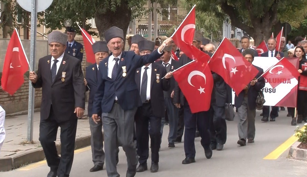 ESKİŞEHİR'DE 19 EYLÜL GAZİLER GÜNÜ KUTLAMALARI KAPSAMINDA BANDO YÜRÜYÜŞÜ GERÇEKLEŞTİRİLDİ.