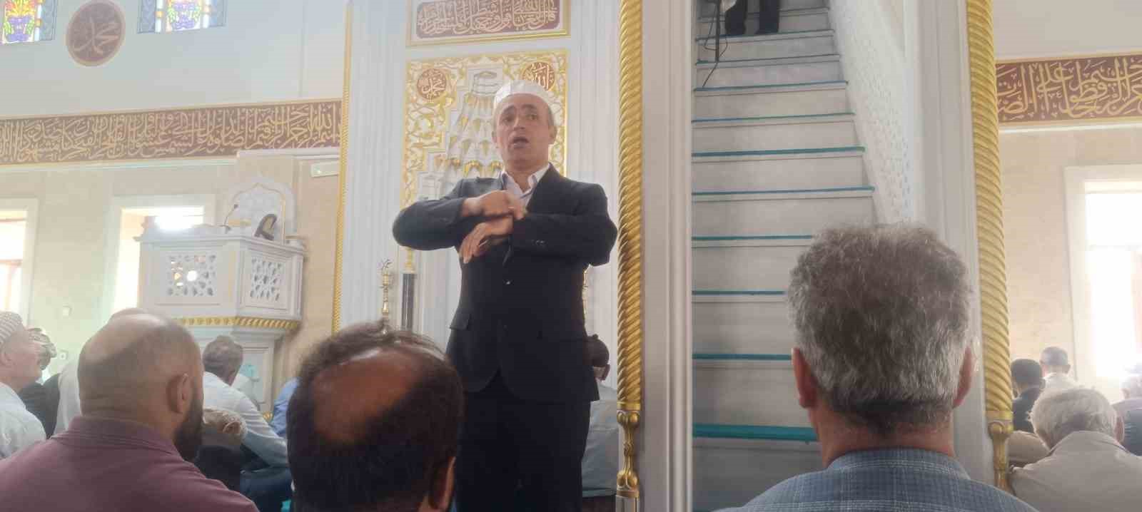 HAKKÂRİ ULU CAMİ’DE 18 EYLÜL 2026 CUMA GÜNÜ İŞİTME ENGELLİ VATANDAŞLAR İÇİN ANLAMLI VE ÖRNEK BİR UYGULAMA GERÇEKLEŞTİRİLDİ.