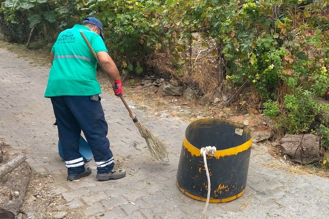 EFELER BELEDİYESİ’NDEN, EĞRİKAVAK’TA TEMİZLİK ÇALIŞMASI