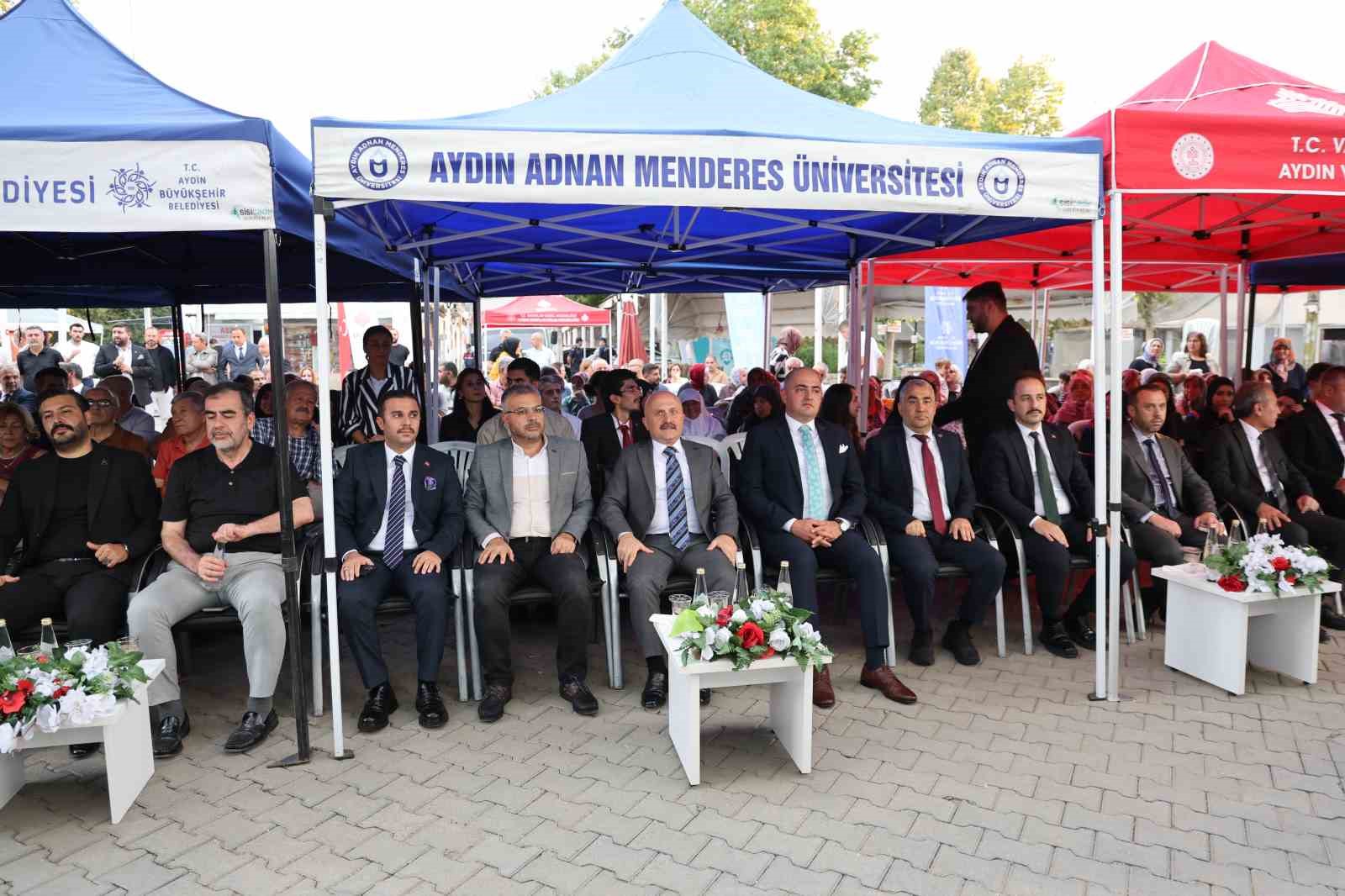TÜRKİYE'NİN DEMOKRASİ TARİHİNİN ÖNEMLİ SİYASİ İSİMLERİNDEN MERHUM BAŞBAKAN ADNAN MENDERES, İDAM EDİLİŞİNİN 65'İNCİ YIL DÖNÜMÜNDE MEMLEKETİ AYDIN'IN KOÇARLI İLÇESİNDE DÜZENLENEN PROGRAMLA ANILDI.