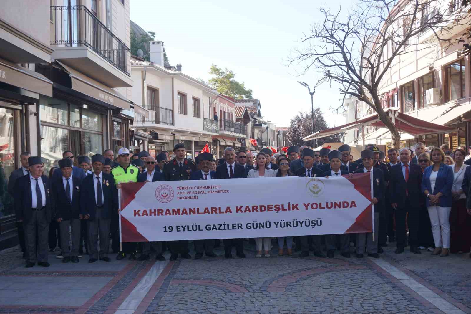 EDİRNE’DE 19 EYLÜL GAZİLER GÜNÜ ETKİNLİKLERİ ÇERÇEVESİNDE “KAHRAMANLAR İLE KARDEŞLİK YOLUNDA 19 EYLÜL GAZİLER YÜRÜYÜŞÜ” DÜZENLENDİ.