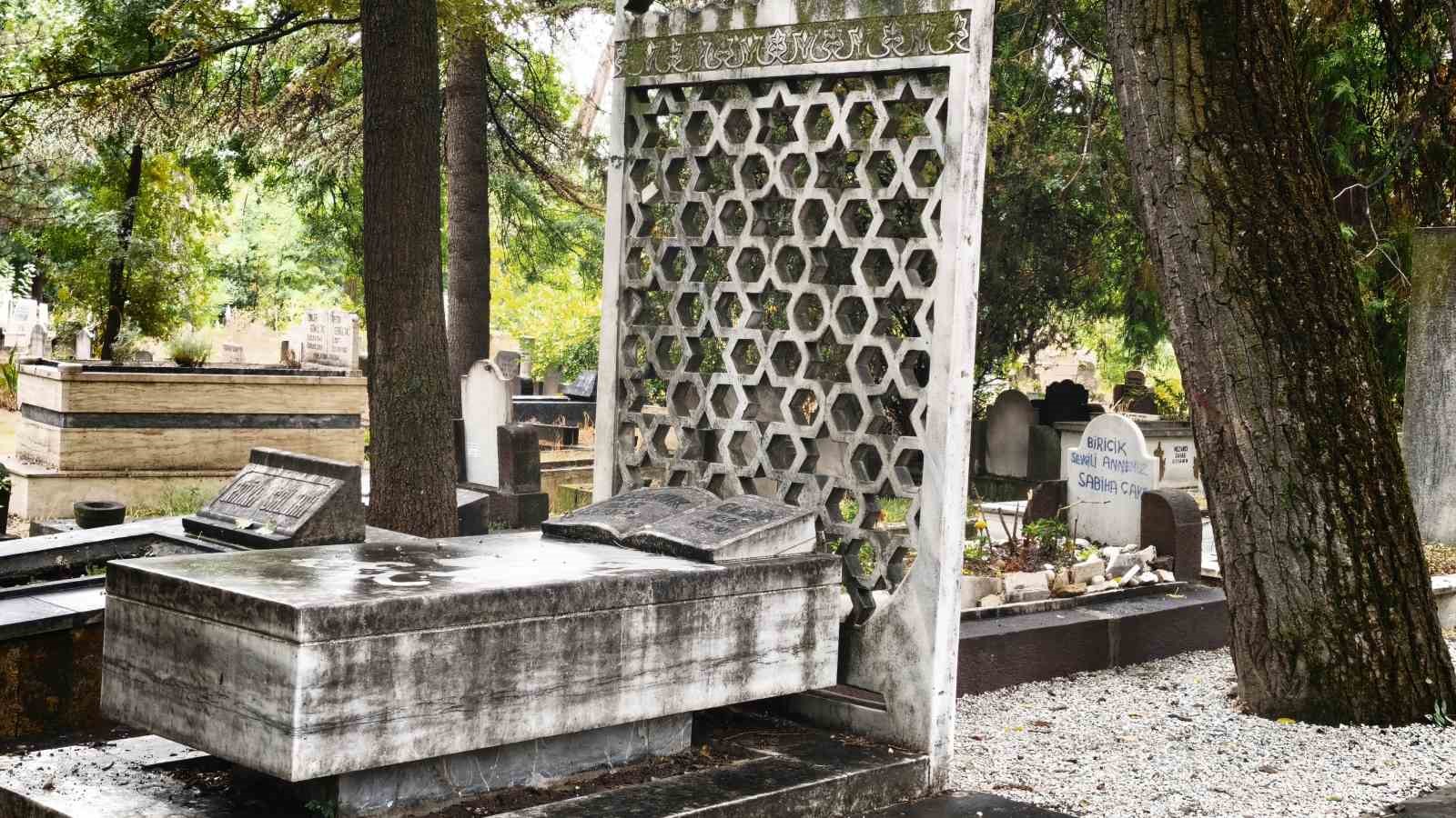 1960 DARBESİNDE ŞÜPHELİ ŞEKİLDE VEFAT EDEN ESKİ İÇİŞLERİ BAKANI NAMIK GEDİK'İN MEZARI İSTANBUL'A TAŞINACAK.