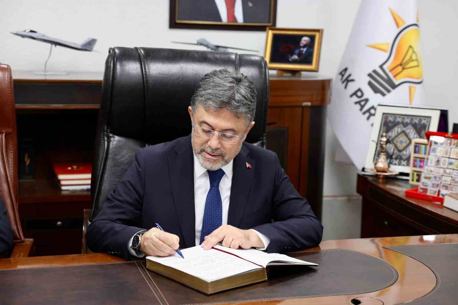 TARIM VE ORMAN BAKANI İBRAHİM YUMAKLI, ERZİNCAN'DA AK PARTİ İL BAŞKANLIĞINI ZİYARET EDEREK TEŞKİLAT MENSUPLARIYLA BİR ARAYA GELDİ