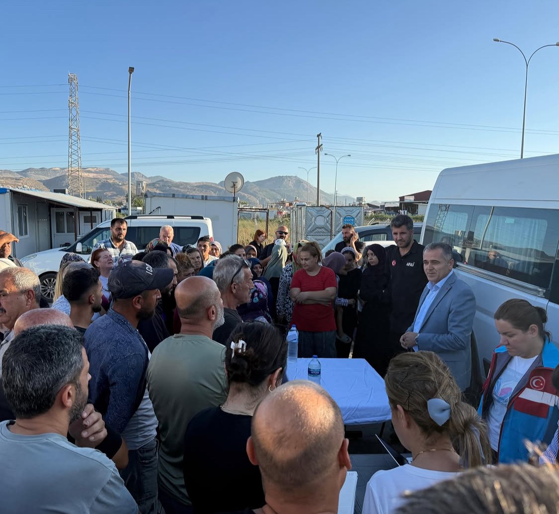 ANAFARTALAR GEÇİCİ KONAKLAMA MERKEZİ’NDE TAHLİYE SÜRECİNE İLİŞKİN DÜZENLENEN BİLGİLENDİRME TOPLANTISINDAN GÖRÜNTÜLER.