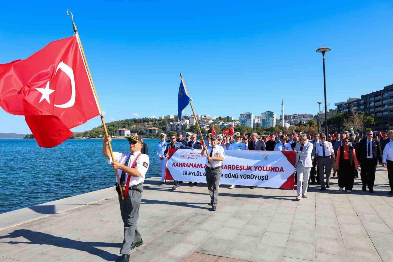 ÇANAKKALE'DE 19 EYLÜL GAZİLER GÜNÜ DOLAYISIYLA, ‘KAHRAMANLARLA KARDEŞLİK YOLUNDA' YÜRÜYÜŞÜ DÜZENLENDİ.