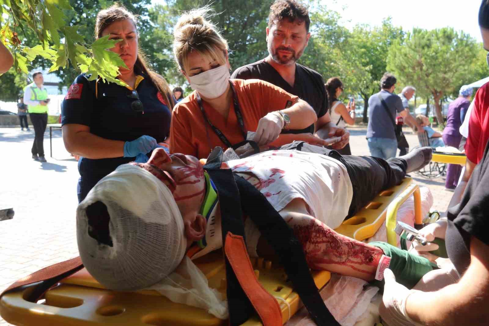 FETHİYE DEVLET HASTANESİ’NDE DEPREM TATBİKATI GERÇEĞİNİ ARATMADI