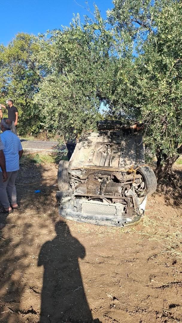 HATAY'DA SÜRÜCÜSÜNÜN DİREKSİYON HAKİMİYETİNİ KAYBETMESİYLE ZEYTİN BAHÇESİNE UÇAN OTOMOBİLİN SÜRÜCÜSÜ YARALANDI.