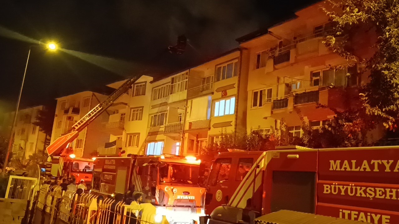 MALATYA’DA ÇATI YANGINI