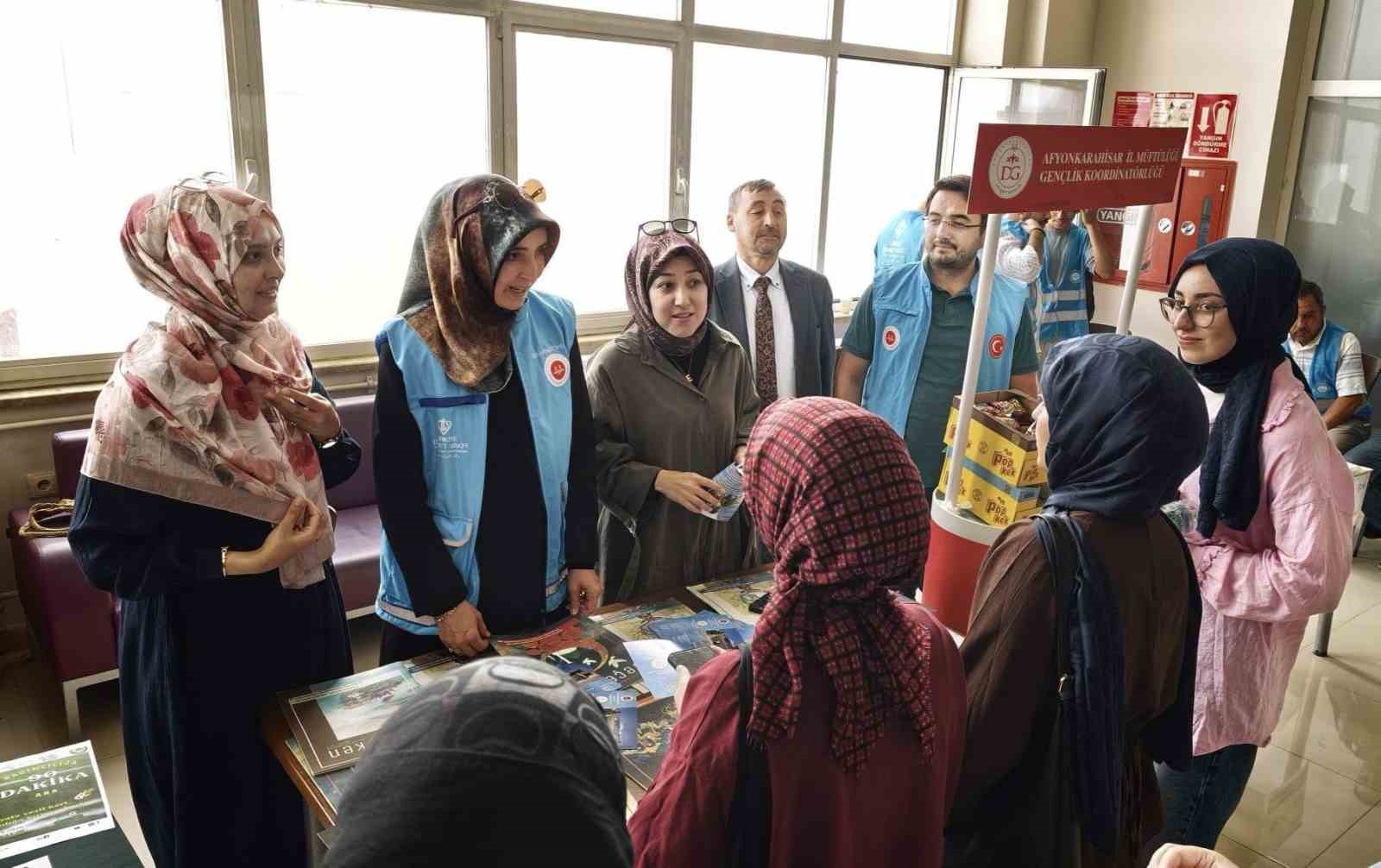 AFYONKARAHİSAR İL MÜFTÜLÜĞÜ GENÇLİK KOORDİNATÖRLÜĞÜ TARAFINDAN AFYONKARAHİSAR SAĞLIK BİLİMLERİ ÜNİVERSİTESİ’NDE (AFSÜ) ÖĞRENCİLERE YÖNELİK TANITIM ETKİNLİĞİ GERÇEKLEŞTİRİLDİ.