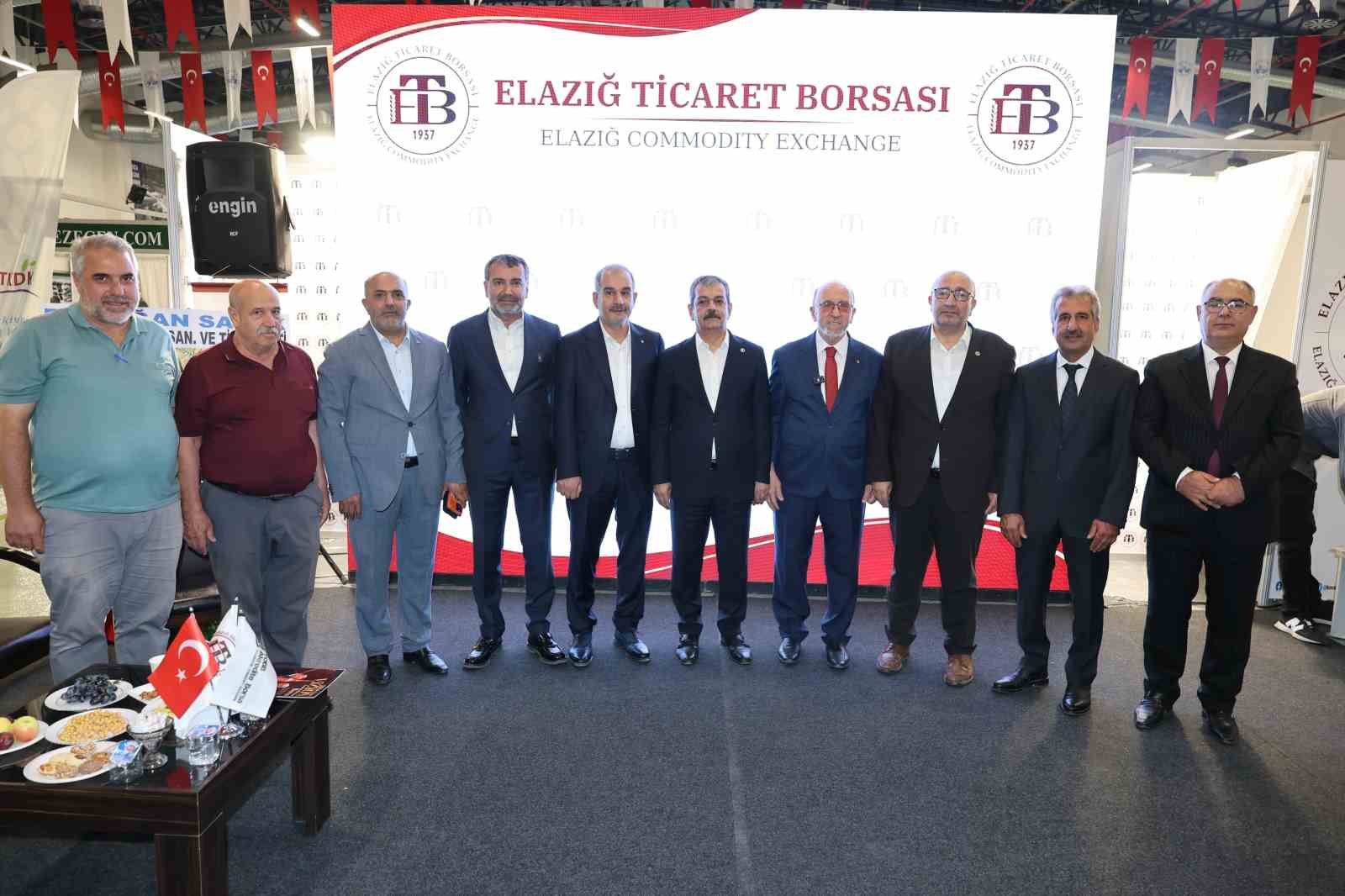GIDA, TARIM VE HAYVANCILIK FUARI'NDA, ELAZIĞ TİCARET BORSASI STANDI BÜYÜK İLGİ GÖRDÜ.