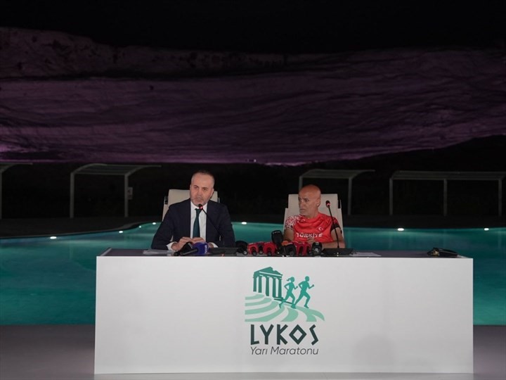 PAMUKKALE’NİN EŞSİZ TARİHİ VE DOĞAL DOKUSUNU KÜRESEL KOŞU KÜLTÜRÜYLE BULUŞTURAN 2. LYKOS YARI MARATONU’NUN LANSMANI; SPOR, SANAT VE İŞ DÜNYASINDAN ÇOK SAYIDA İSMİN KATILIMIYLA GERÇEKLEŞTİRİLDİ