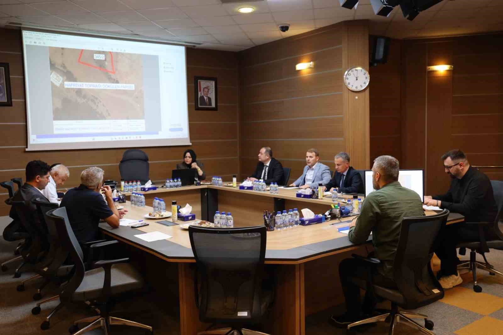 KOCAELİ BÜYÜKŞEHİR BELEDİYESİ ENCÜMENİ, GEBZE'DE KAÇAK HAFRİYAT DÖKTÜĞÜ TESPİT EDİLEN KİŞİYE 3 MİLYON 128 BİN 439 LİRA İDARİ PARA CEZASI UYGULANMASINI KARARLAŞTIRDI.