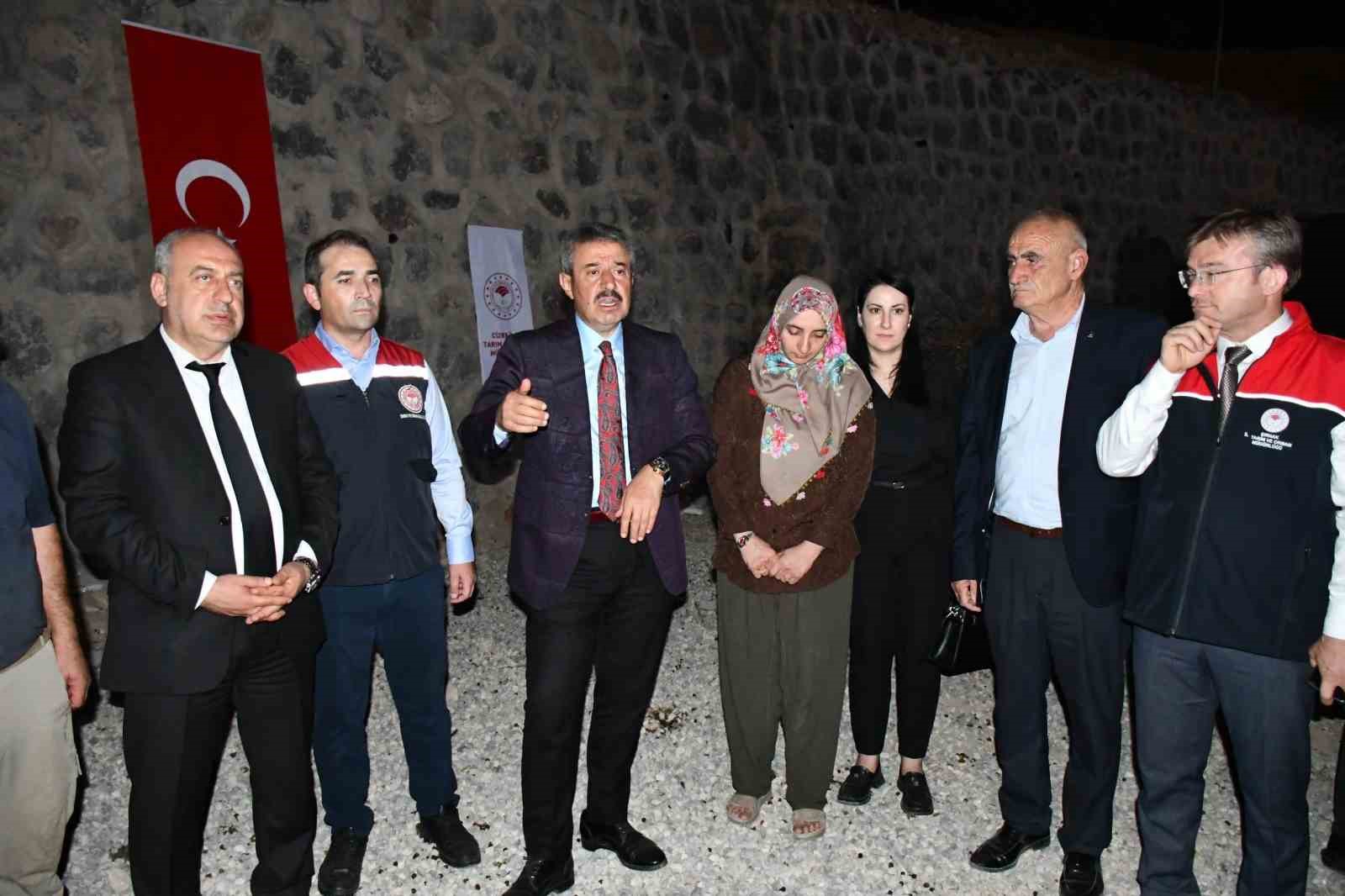 ŞIRNAK MİLLETVEKİLİ ARSLAN TATAR, CUMHURBAŞKANLIĞI DESTEKLERİYLE YÜRÜTÜLEN "KIRSALDA BEREKET KÜÇÜKBAŞA DESTEK PROJESİ" KAPSAMINDA CİZRELİ KADIN ÇİFTÇİYE 100 ADET KÜÇÜKBAŞ HAYVAN TESLİM ETTİ.