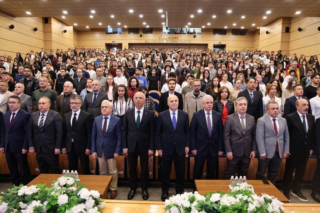 ZONGULDAK BÜLENT ECEVİT ÜNİVERSİTESİNDE (BEUN) 2026-2027 AKADEMİK YILI ORYANTASYON PROGRAMI, REKTÖR PROF. DR. AHMET ULUSOY’UN TÜM KAMPÜSLERDEN CANLI YAYINLANAN AÇILIŞ KONUŞMASIYLA GERÇEKLEŞTİRİLDİ.